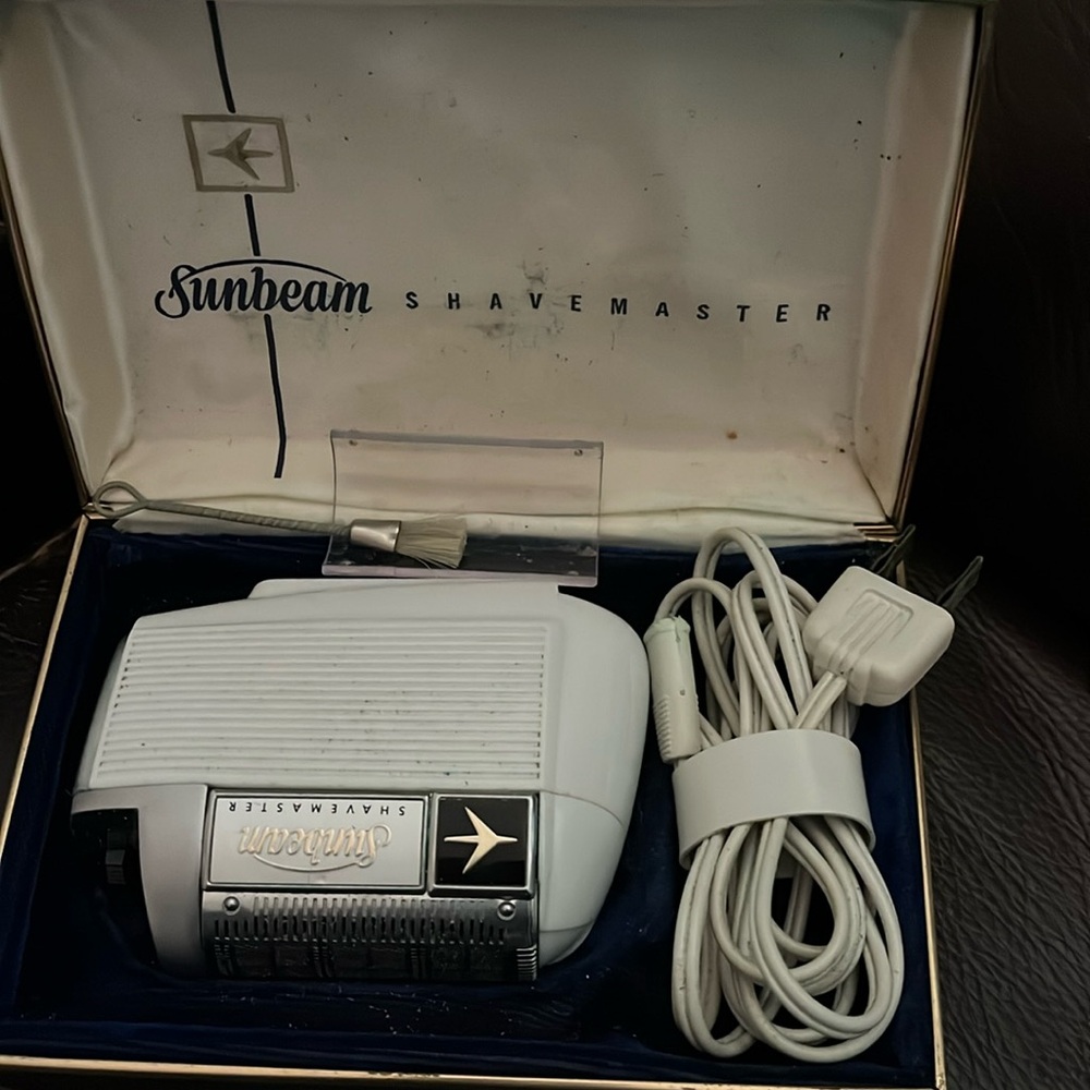 Vintage Sunbeam shavemaster model 555.